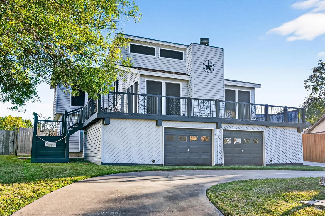 Photo of 805 Lake View Drive