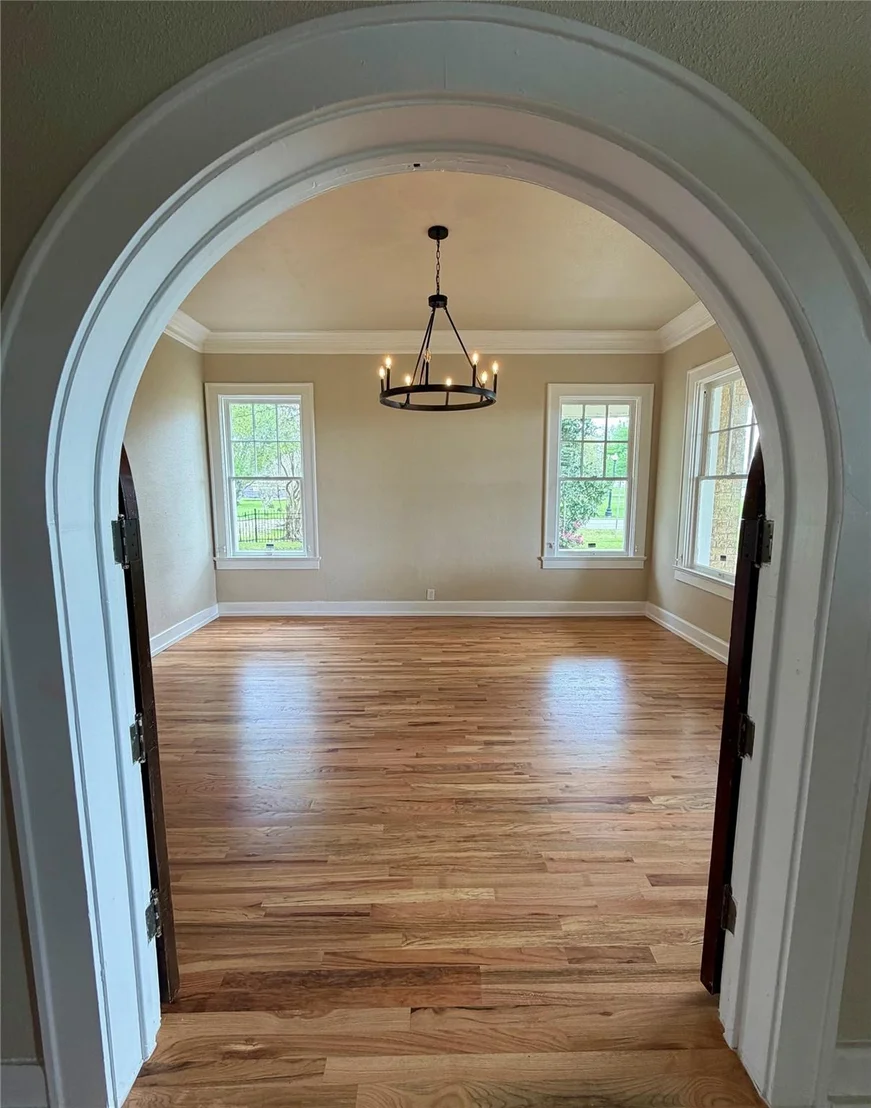 Photo of 2149 Lakeshore Drive