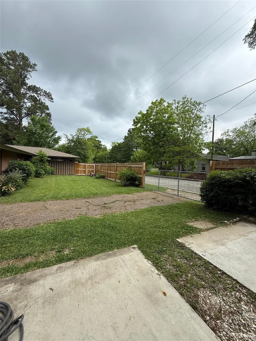 Photo of 905 Persimmon Avenue