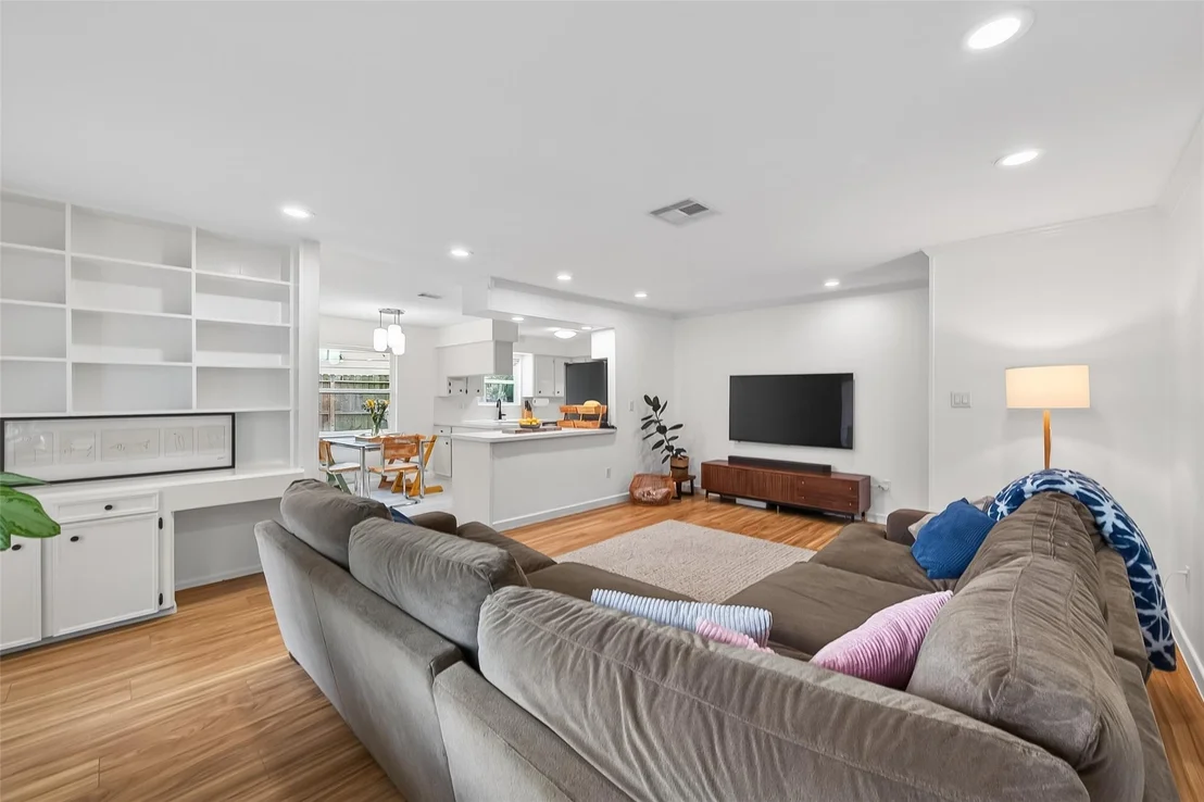 Photo of 5715 Claridge Drive