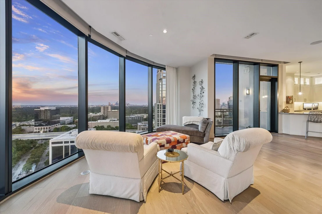 Photo of Unit 2202 at 1409 Post Oak Boulevard