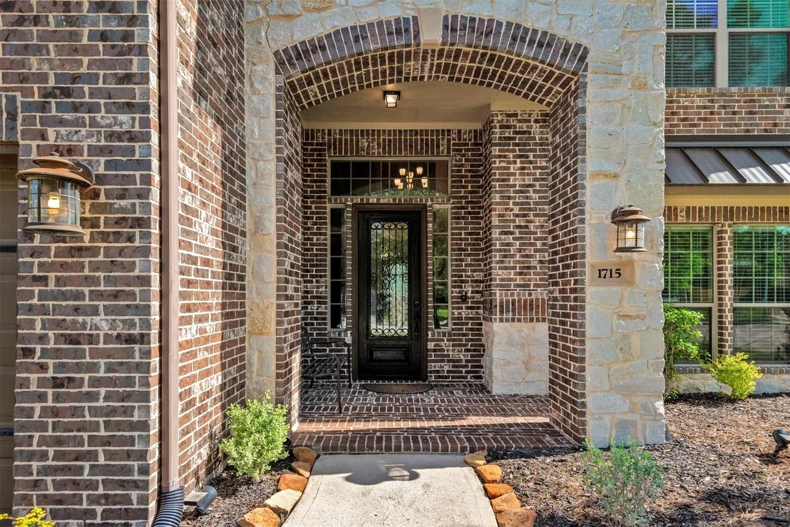 Photo of 1715 Laremont Bend Drive