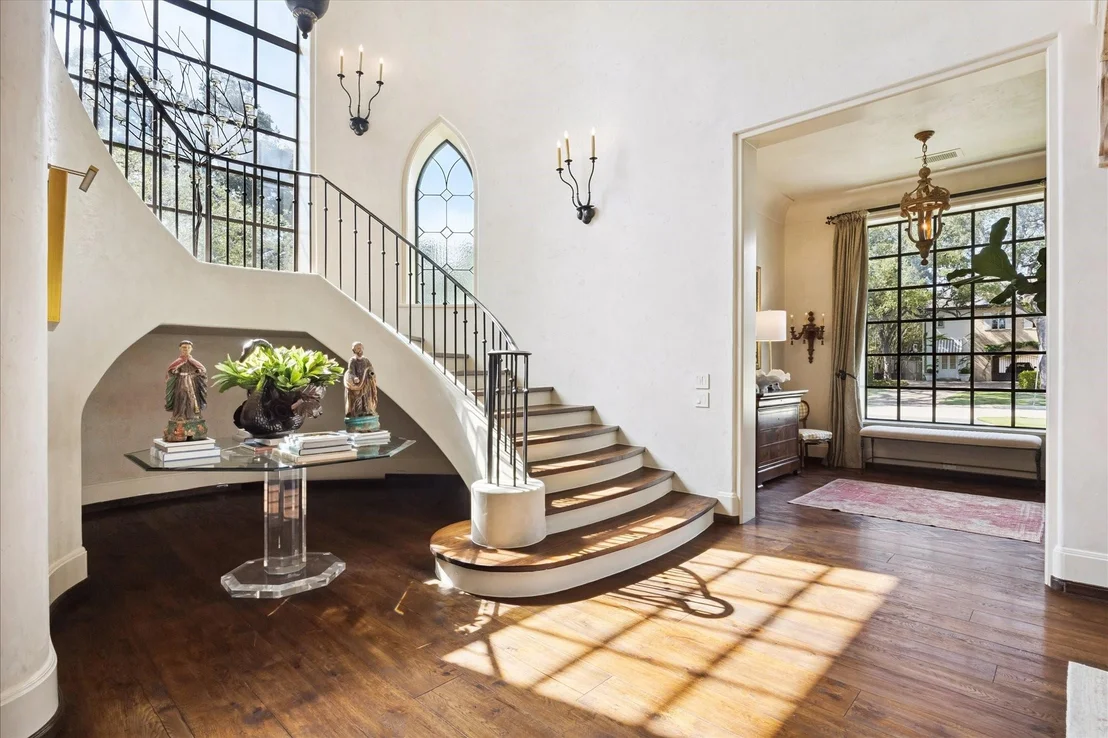 Photo of 5555 Cranbrook Road