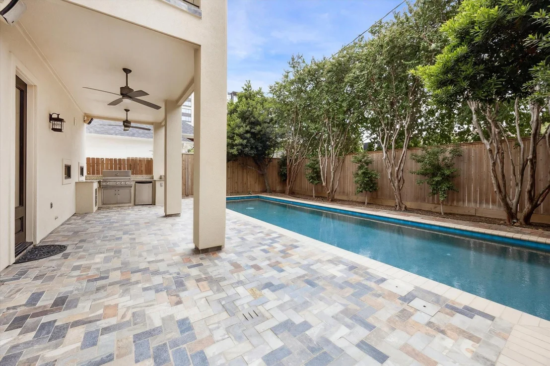 Photo of 2520 Westgate