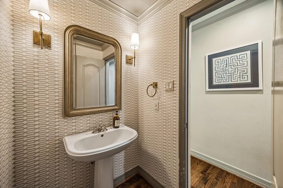 Photo of 3214 Sunset Boulevard