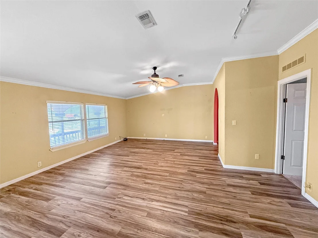 Photo of 1152 Van Sant