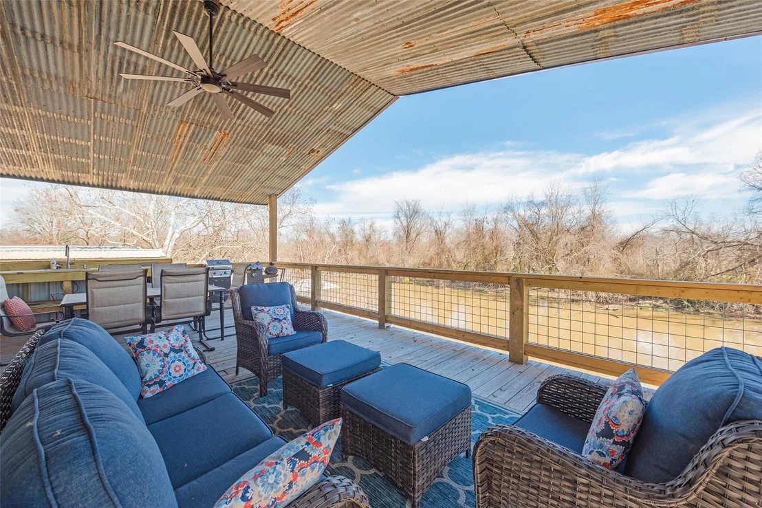 Photo of 574 River Oaks Drive