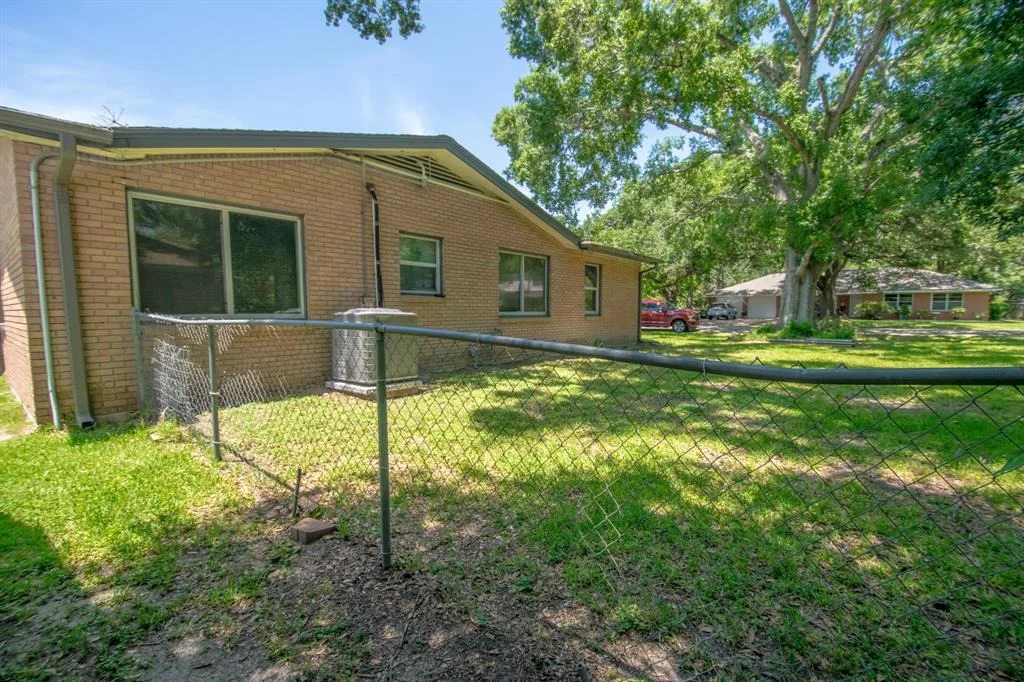 Photo of 725 Cedar Lawn Drive