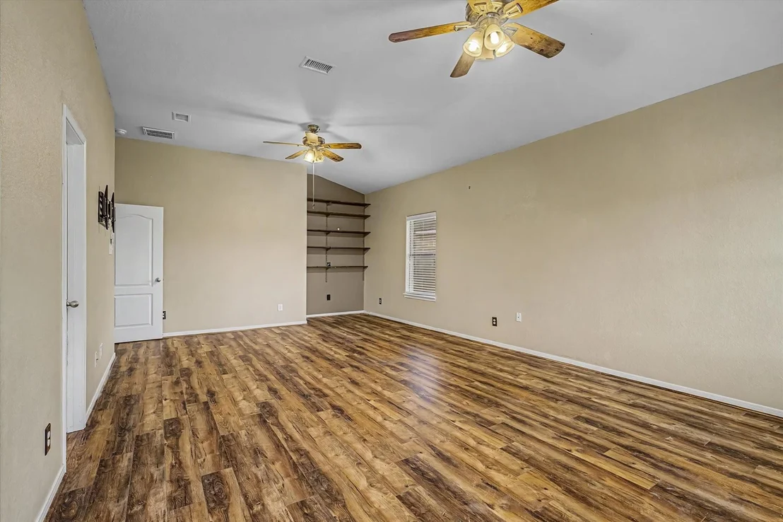 Photo of 630 W Newport Bend