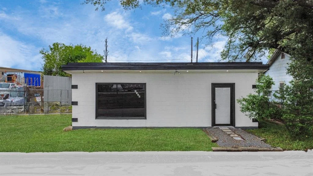 Photo of 8330 Lockheed Avenue