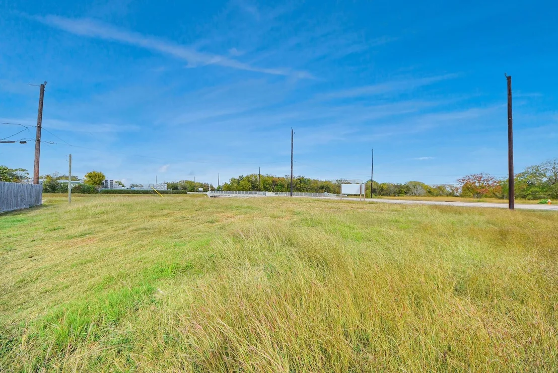 Photo of 1618 Sens Road