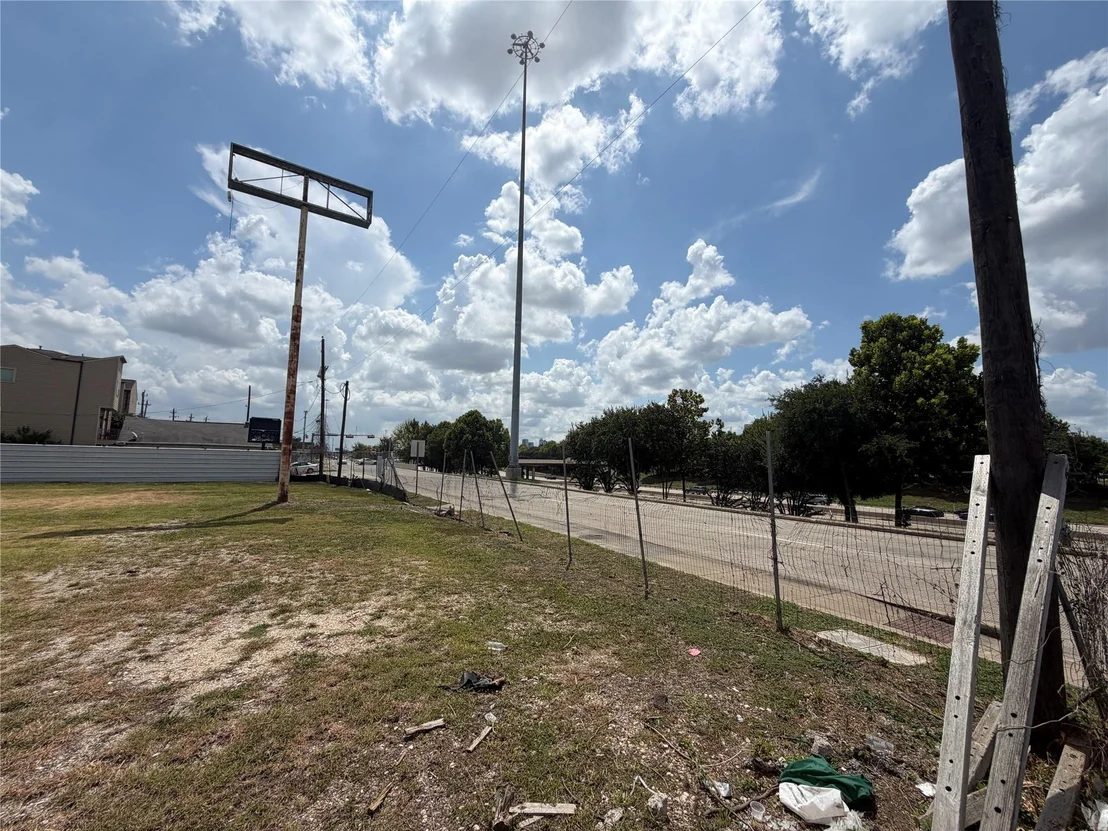 Photo of 4512 Katy Freeway