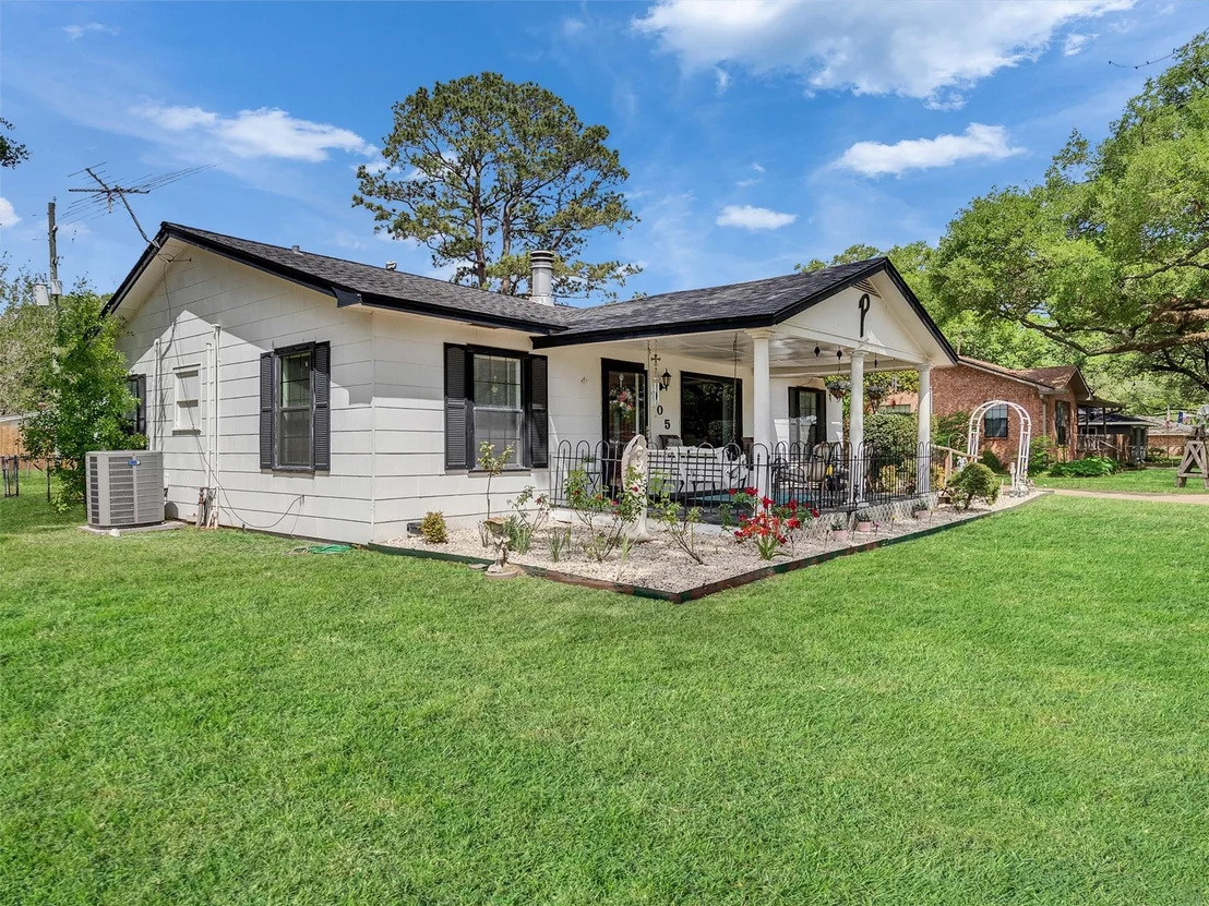 Photo of 905 Bartlett Road