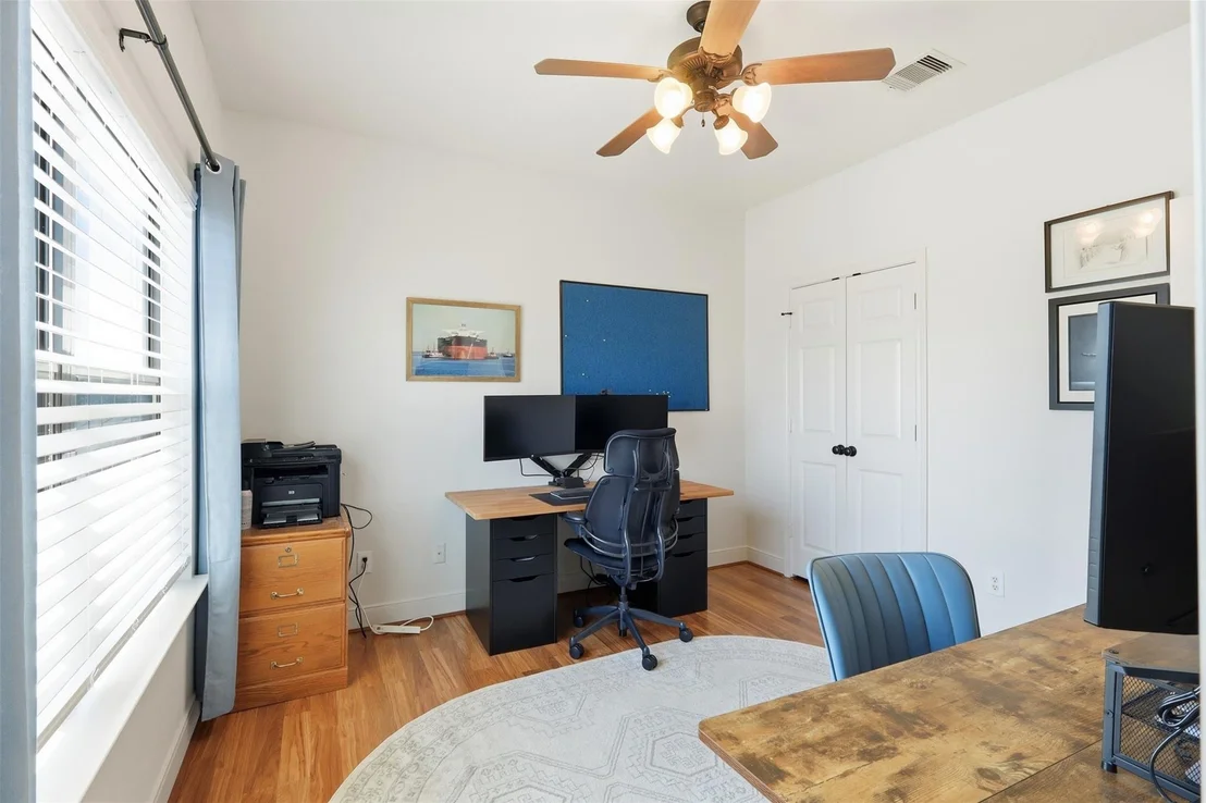 Photo of Unit D at 2424 Navigation Boulevard