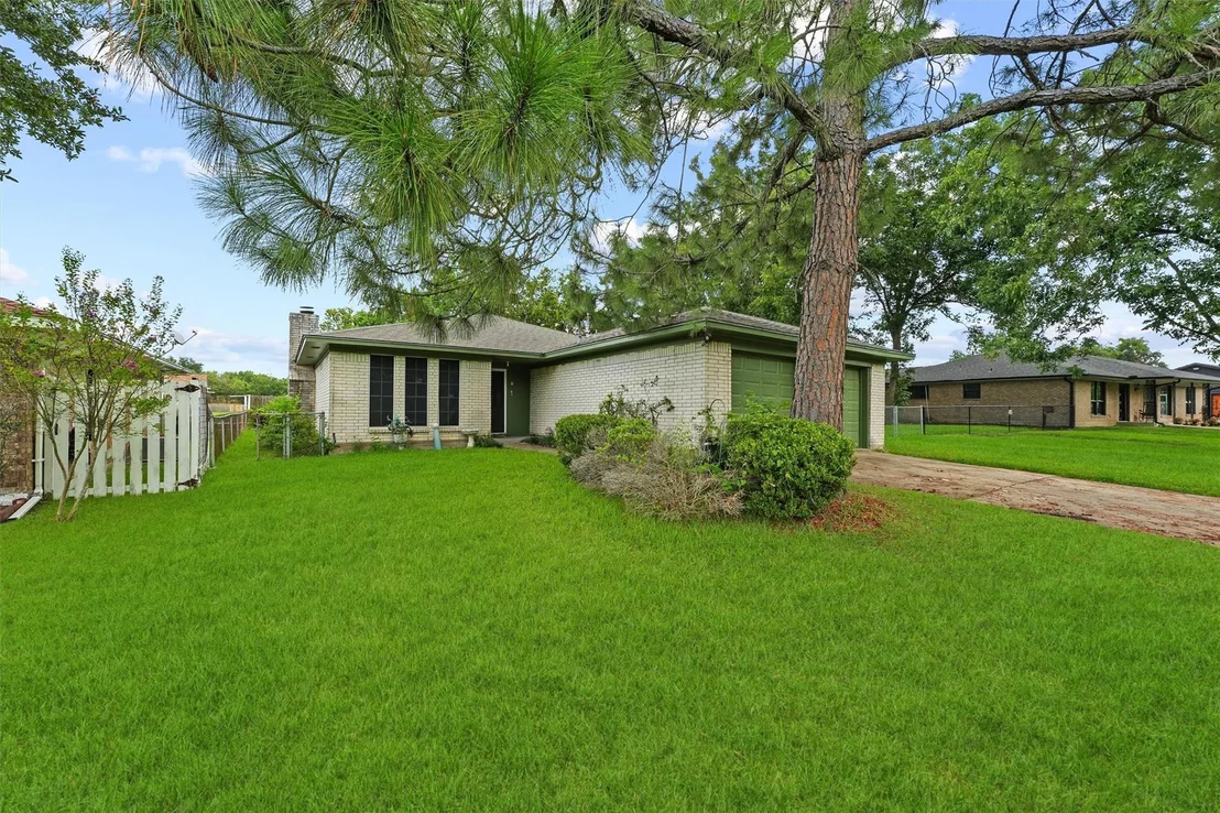 Photo of 4704 Coachman Drive