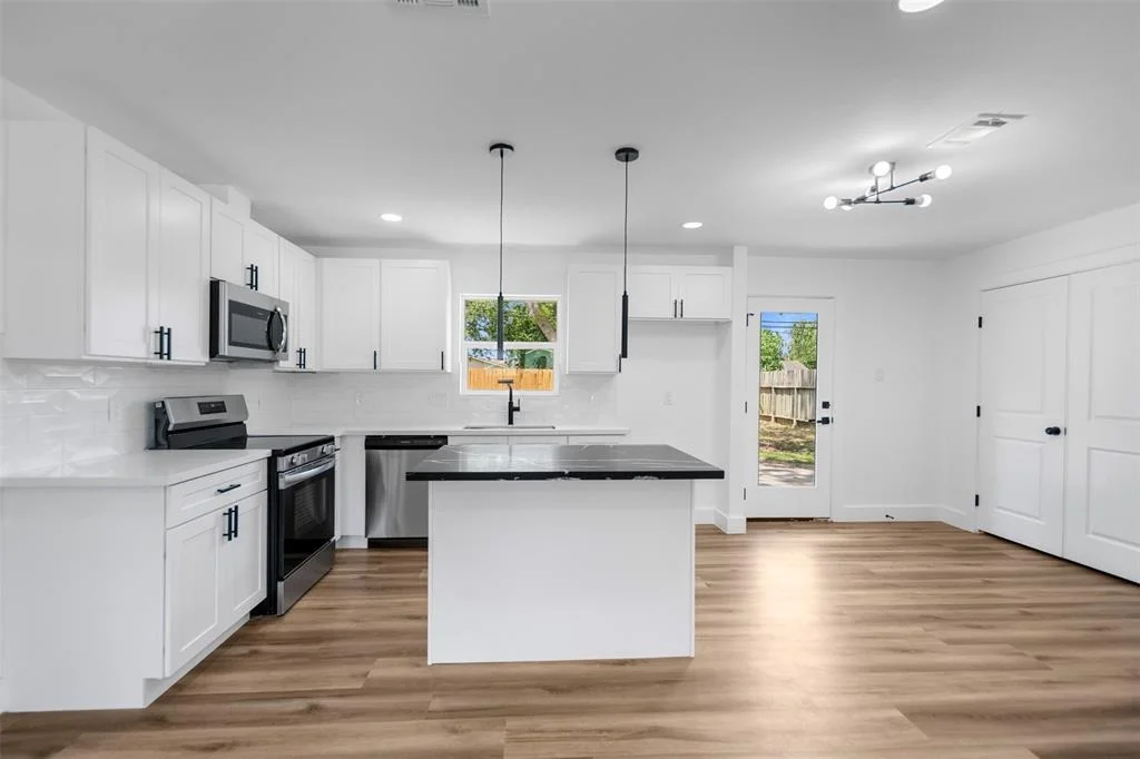 Photo of 1502 Glenmore Drive