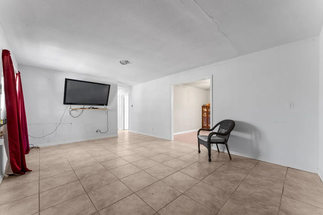 Photo of 814 Isetta Lane