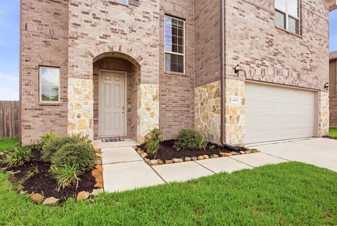 Photo of 4615 Bartagrass Drive