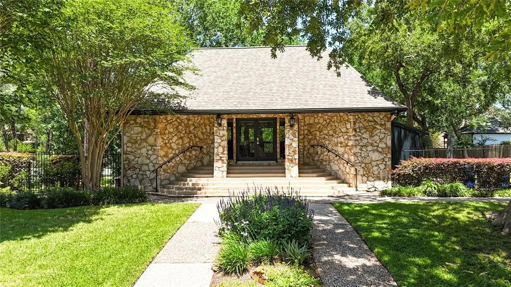 Photo of 1121 Lashbrook Drive