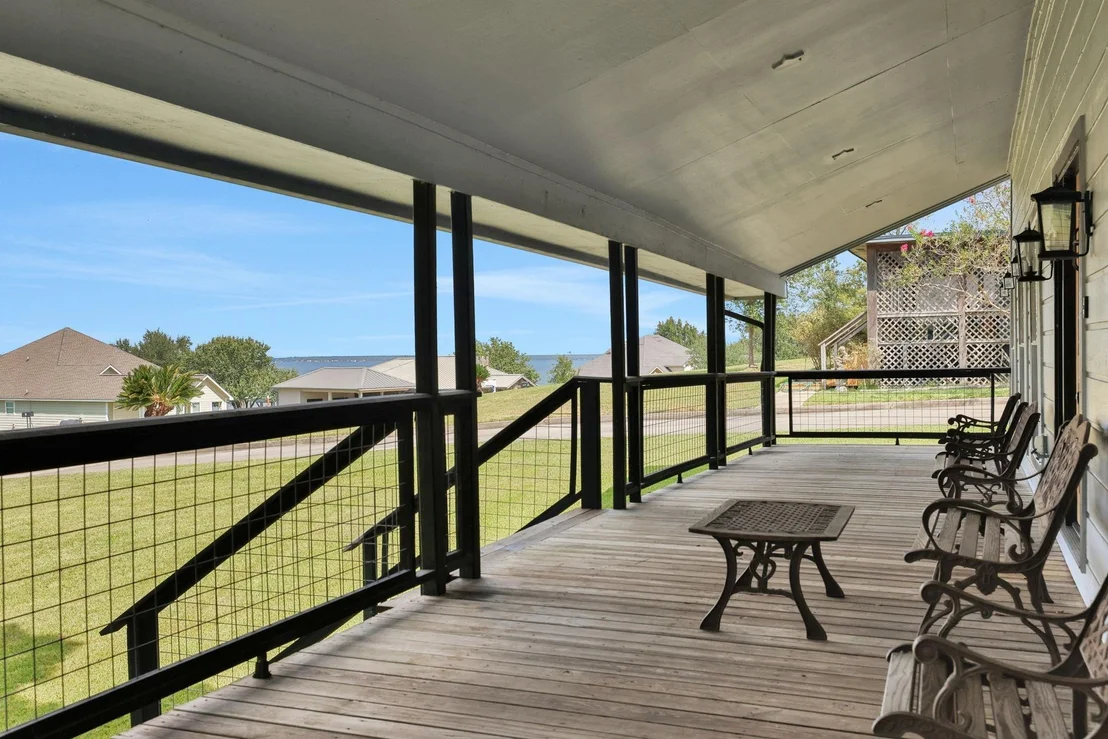 Photo of 930 Paradise Drive