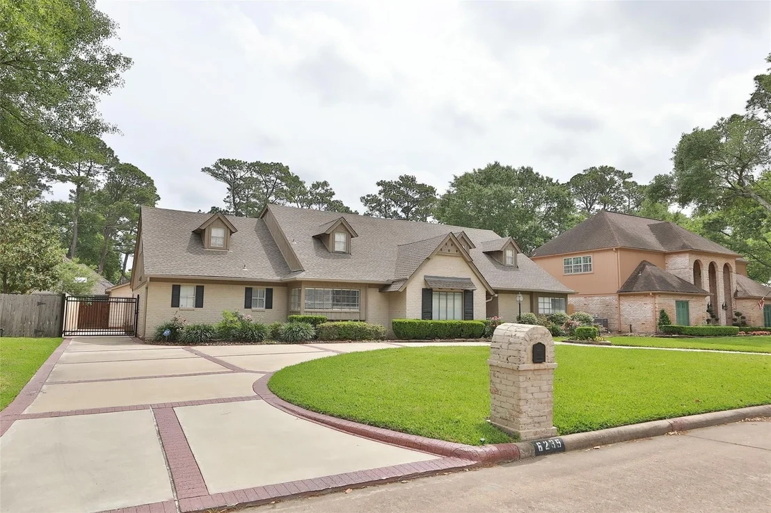 Photo of 6235 Rolling Water Drive