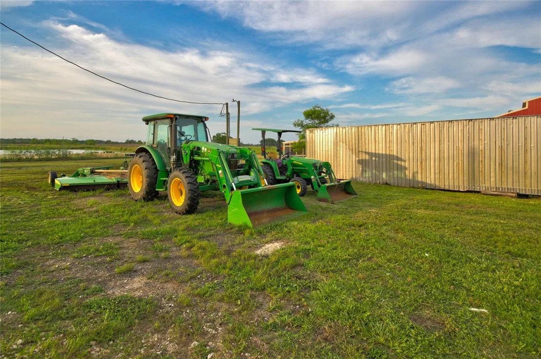 Photo of 5829 County Road 18