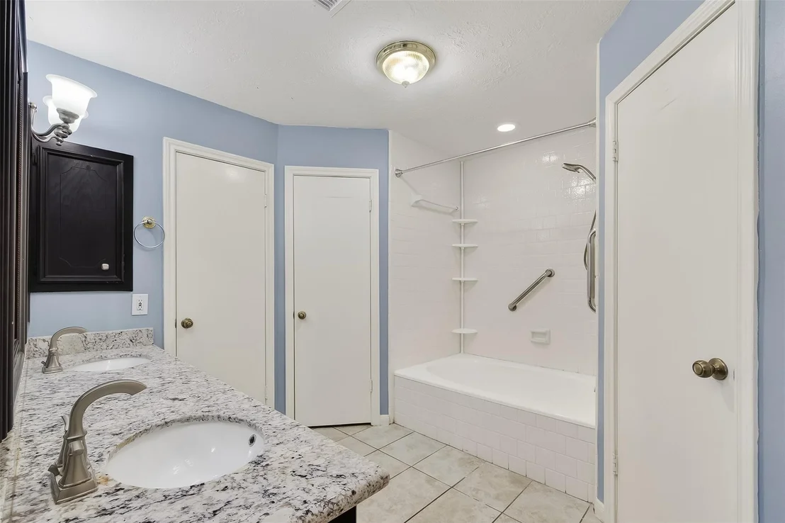 Photo of 1015 Oak Leaf Street