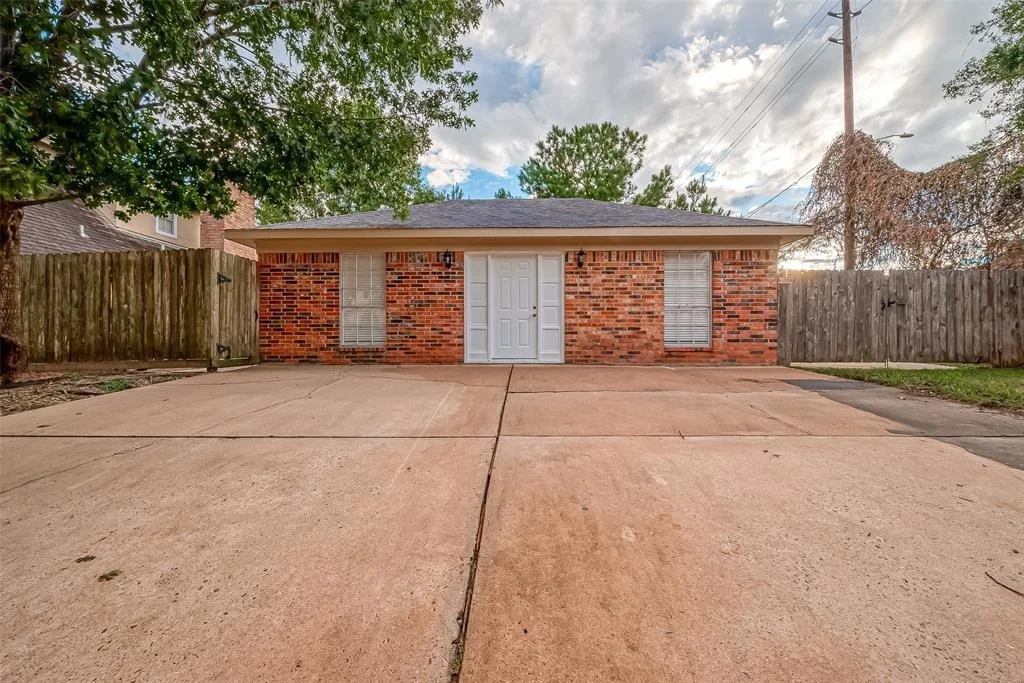 Photo of 5902 Templegate Drive