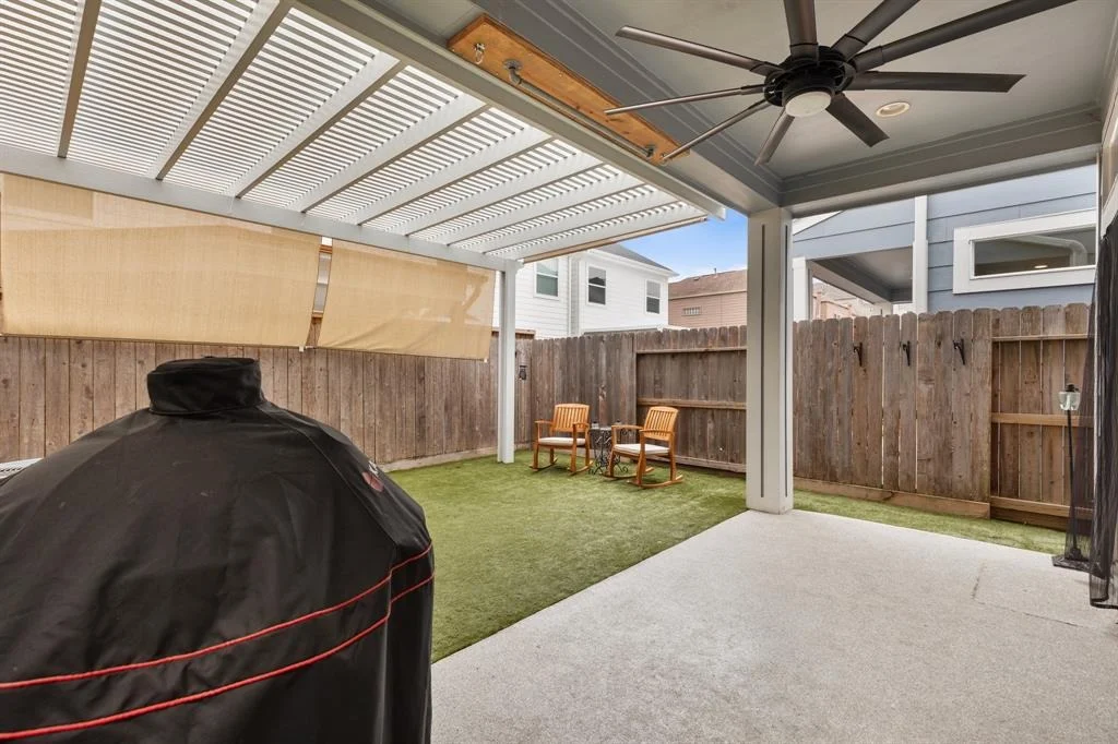 Photo of 5244 Larkin Street
