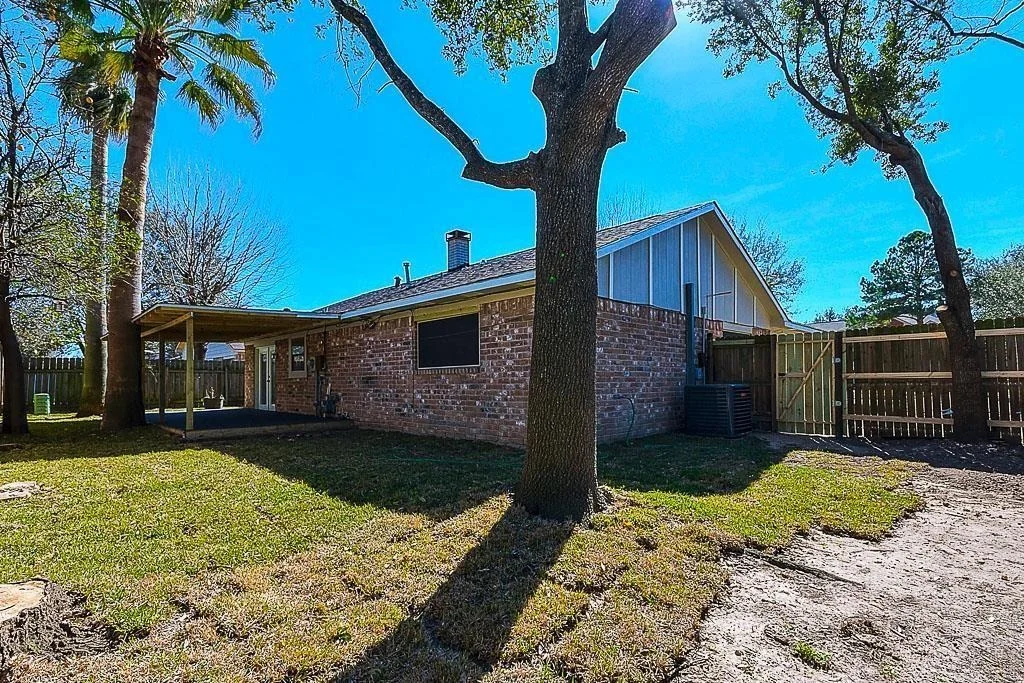 Photo of 24126 Whitefield Lane