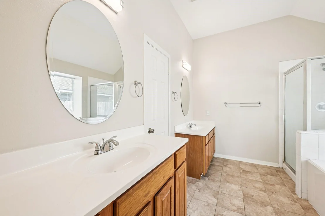Photo of 1023 E Hampton Drive