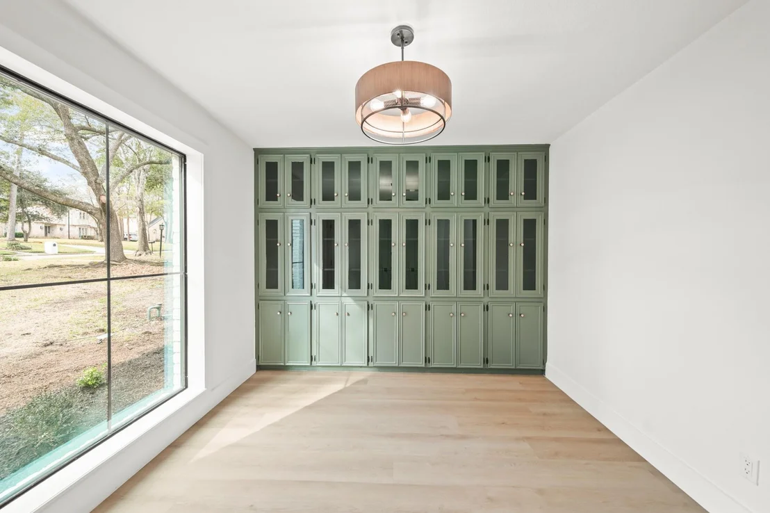 Photo of 6102 Knollview Drive