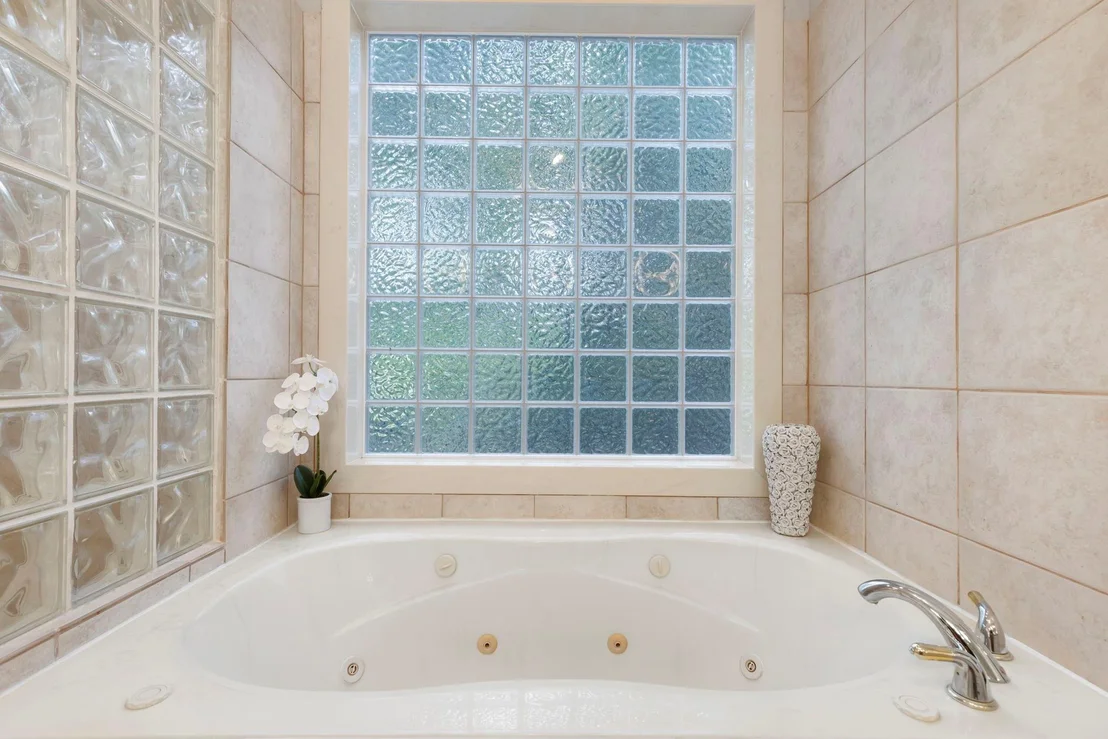 Photo of 10810 Lake Windcrest
