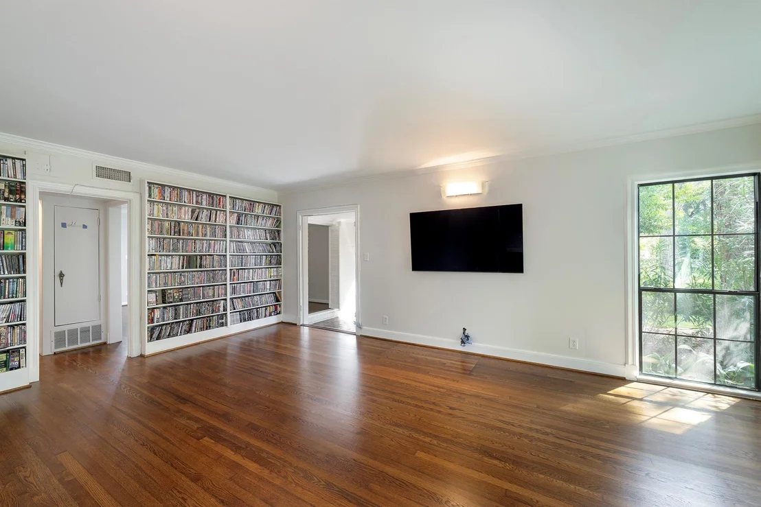 Photo of 1832 Albans Road