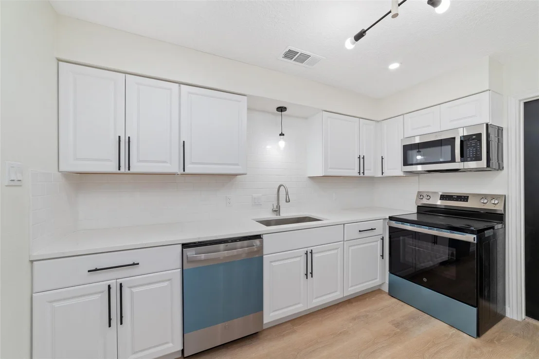 Photo of 7910 Oak Moss Drive