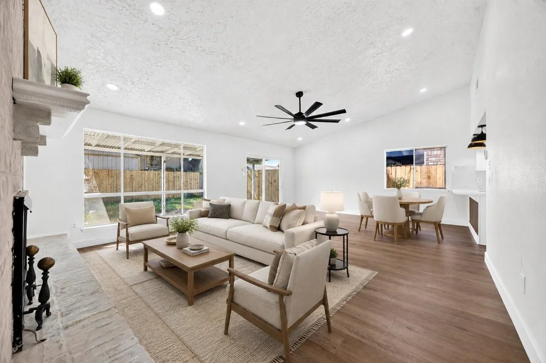 Photo of 8515 Rivercross Road