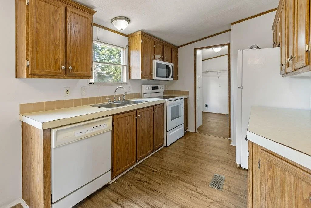 Photo of 182 Carmen Boulevard