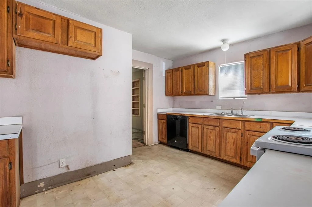 Photo of 100 E Austin Street