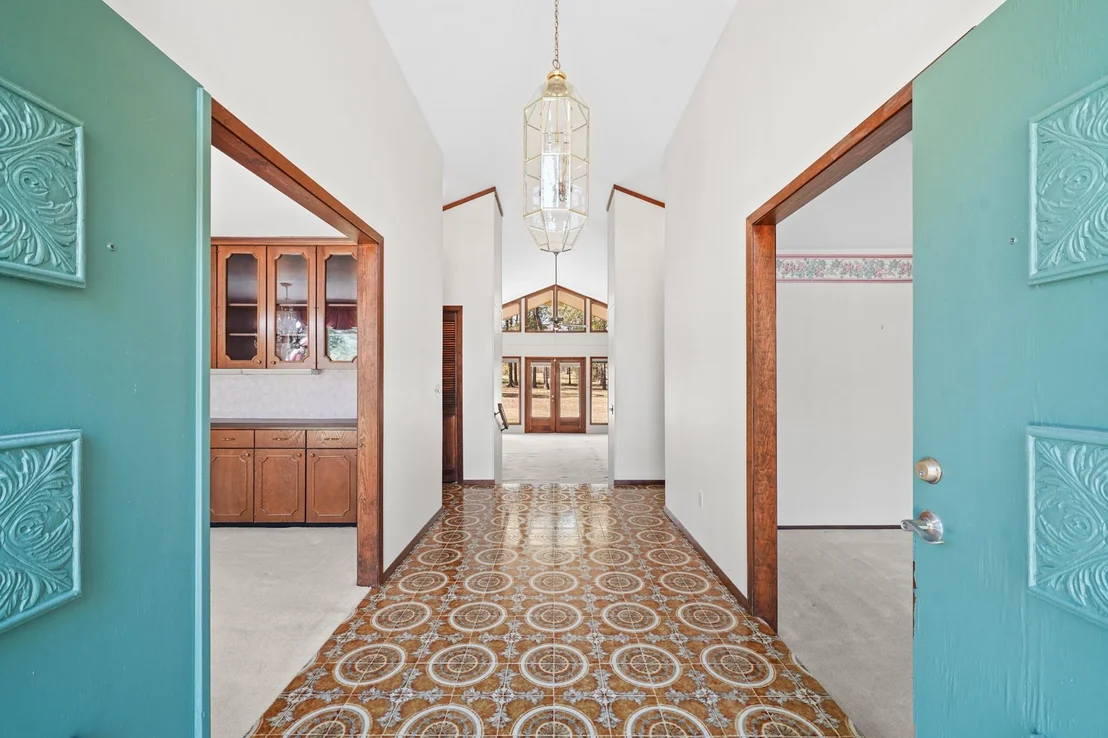 Photo of 1204 Live Oak Lane