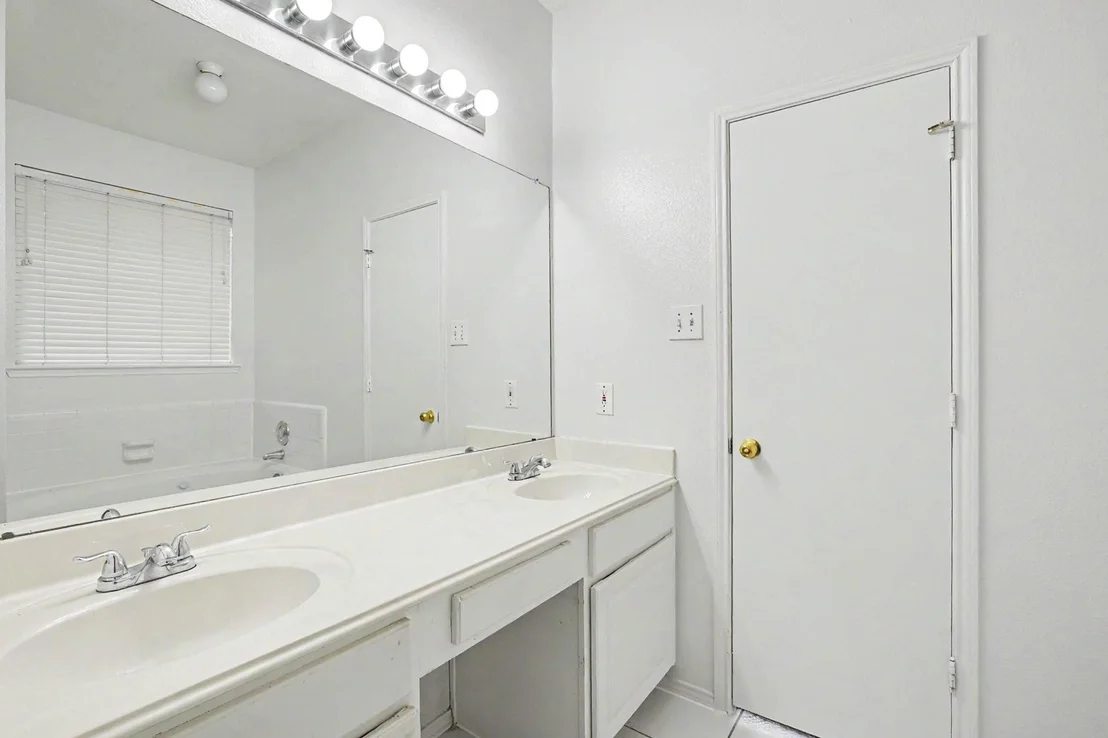 Photo of 1311 Coppercrest Drive