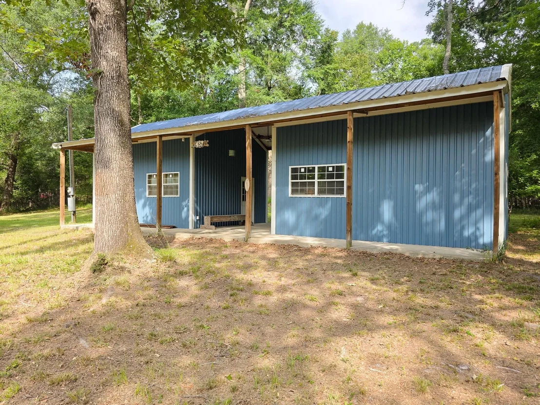 Photo of 437 E Lumbermans Road