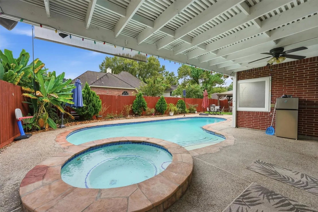 Photo of 20007 Powerscourt Drive