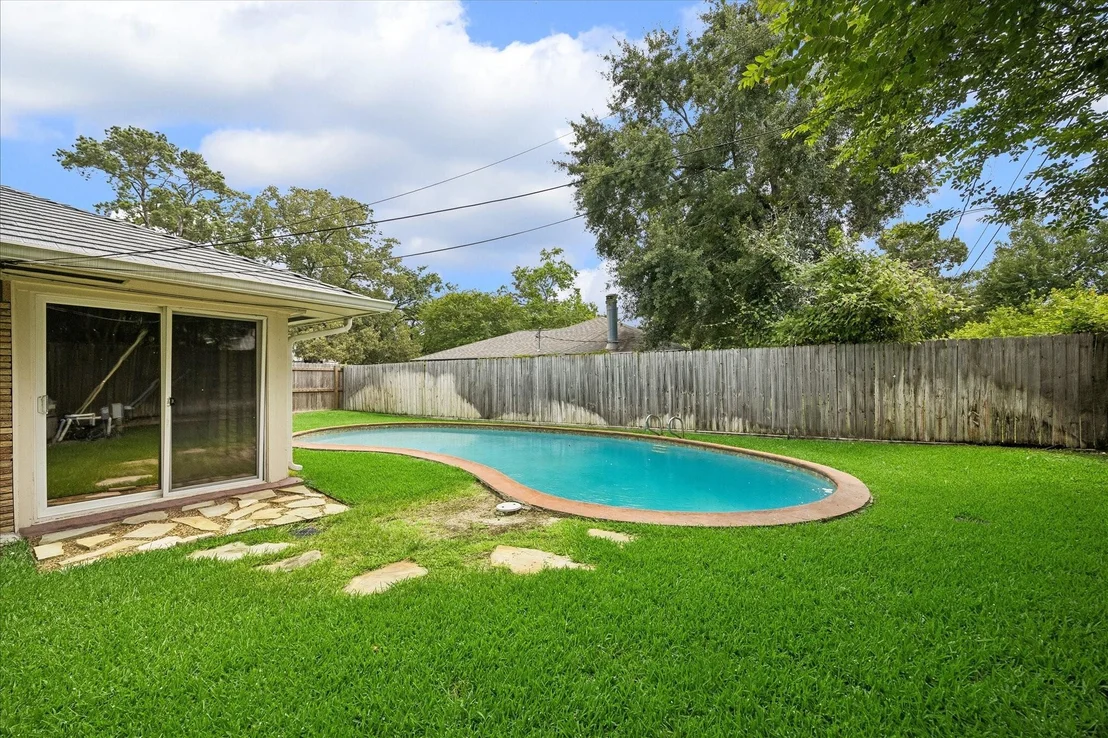 Photo of 8443 Westview Drive