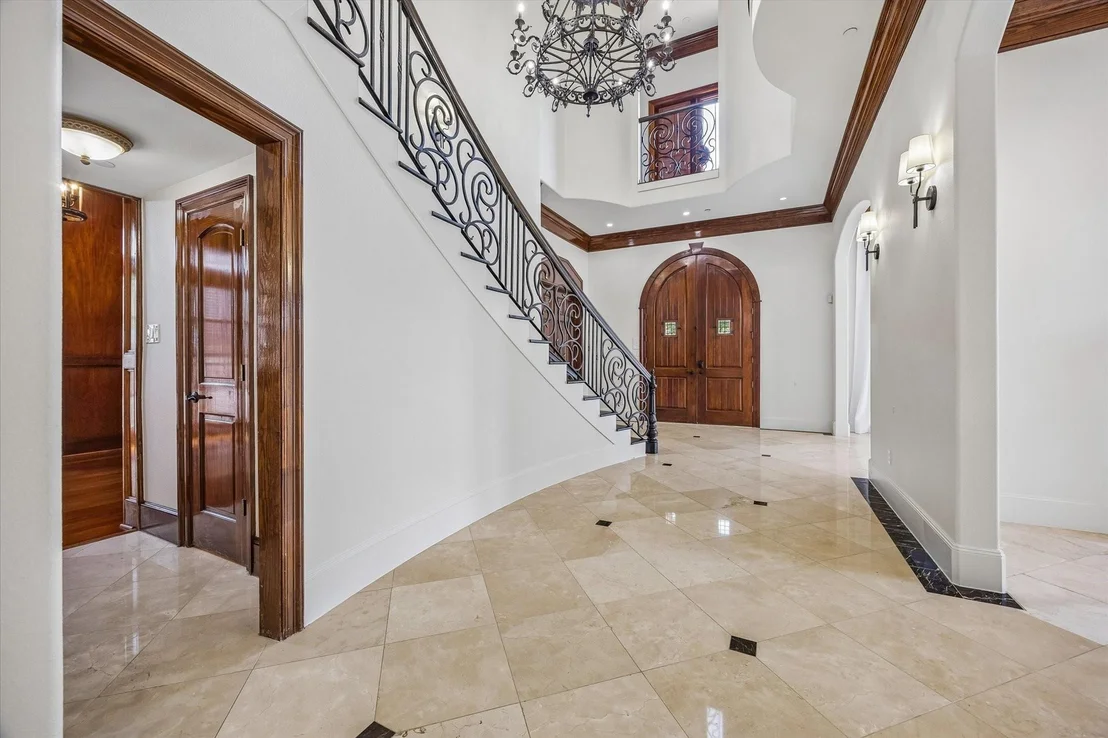 Photo of 8448 Westview Drive
