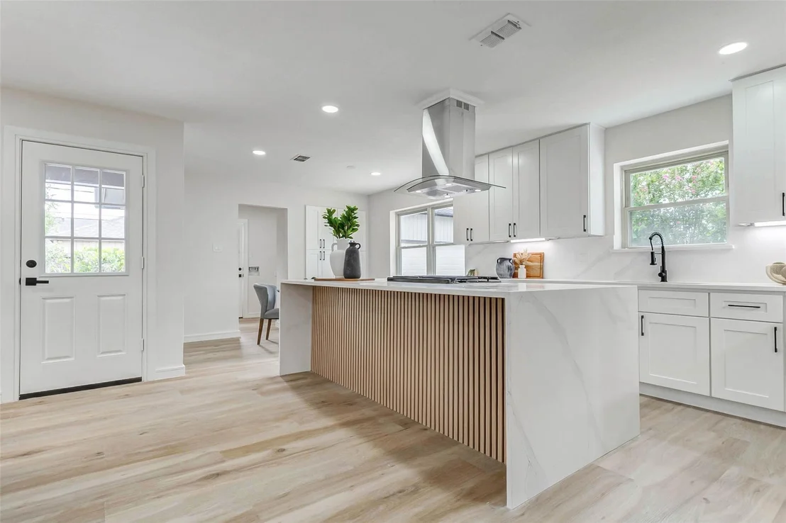Photo of 9923 Emnora Lane
