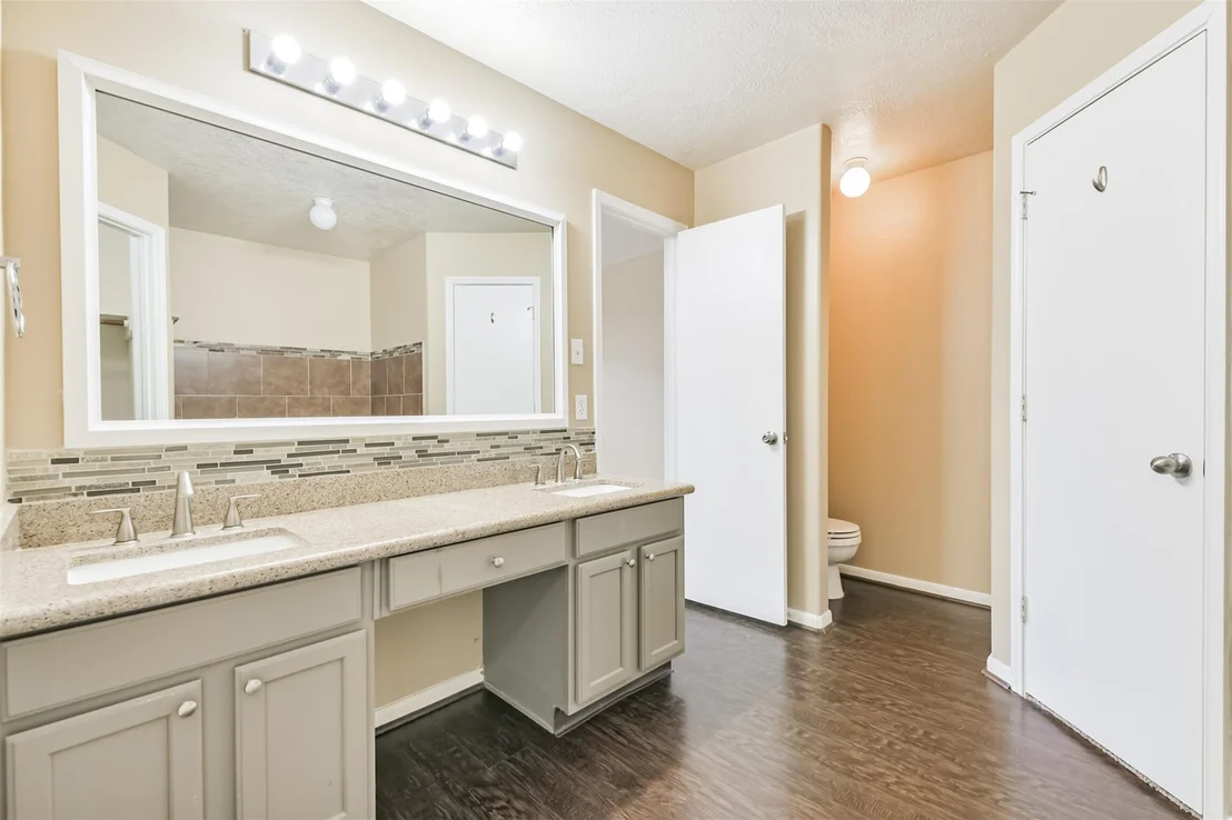 Photo of 2415 Fox River Lane
