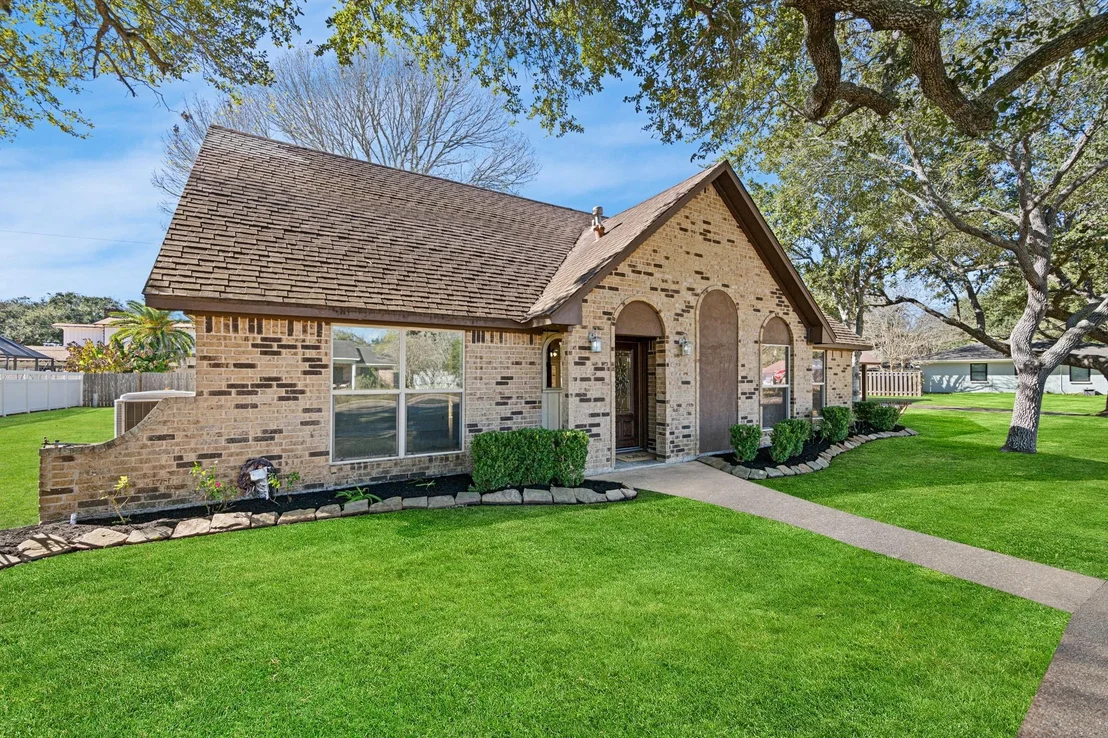 Photo of 1412 Briar Lane