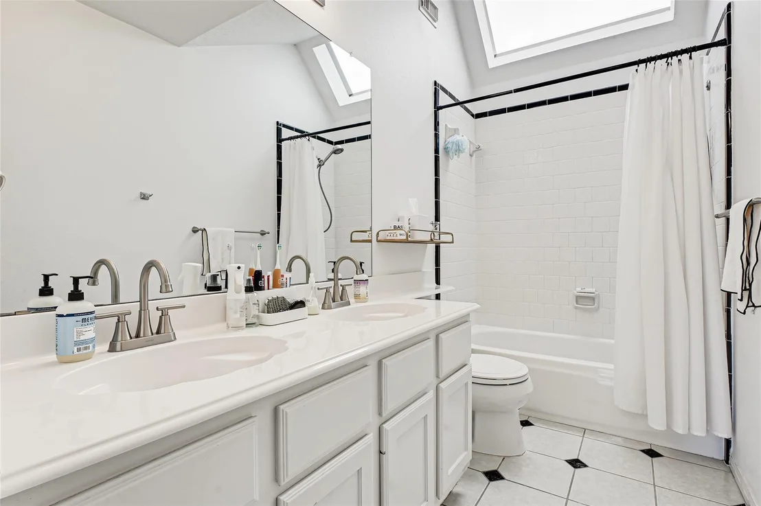 Photo of 1302 Blackthorne Drive