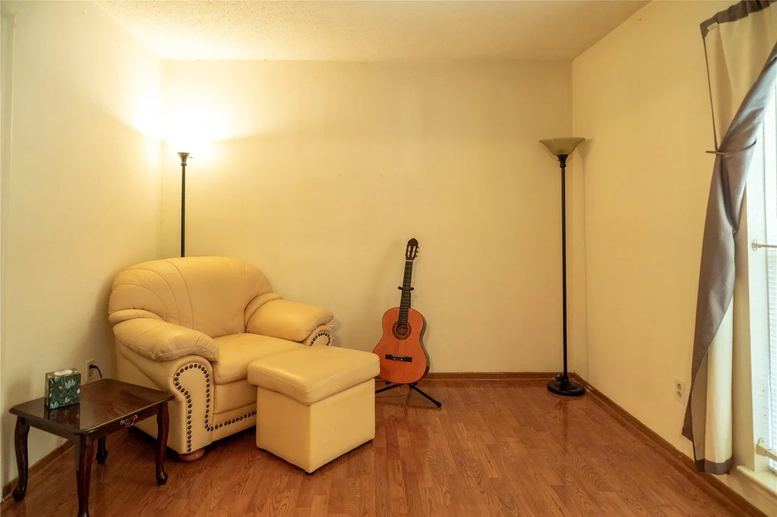 Photo of 8923 Hendon Lane