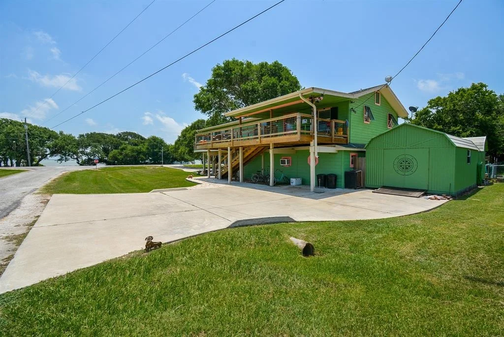 Photo of 2365 W Bayshore Drive